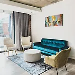 Amira At De Waterkant Signature
