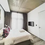 Amira At De Waterkant Signature