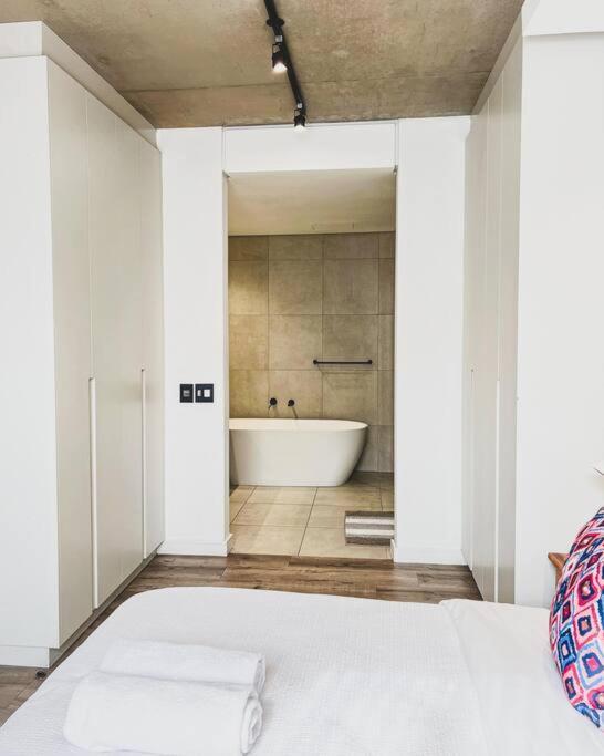Amira At De Waterkant Signature Apartment *